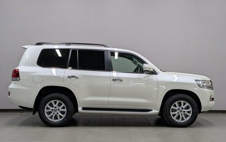 Toyota Land Cruiser 200, 2017 год, 8 300 000 рублей, 12 фотография