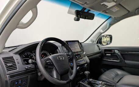 Toyota Land Cruiser 200, 2017 год, 8 300 000 рублей, 2 фотография