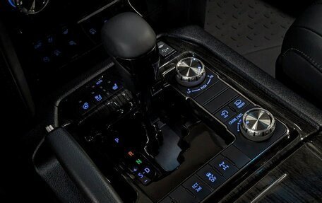 Toyota Land Cruiser 200, 2017 год, 8 300 000 рублей, 25 фотография