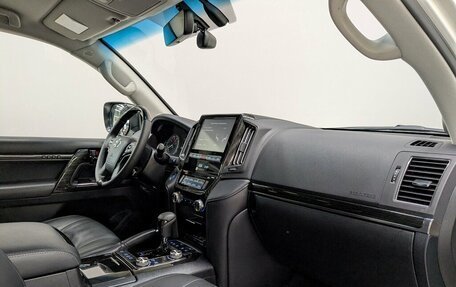 Toyota Land Cruiser 200, 2017 год, 8 300 000 рублей, 18 фотография