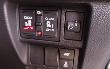 Honda Stepwgn, 2023 год, 2 530 000 рублей, 13 фотография