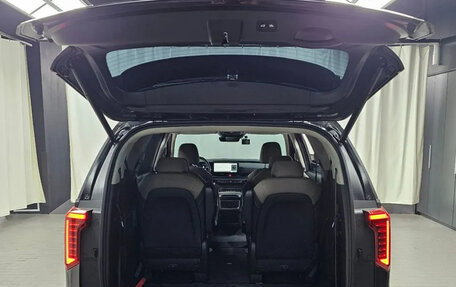 KIA Carnival, 2023 год, 19 фотография