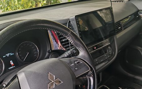 Mitsubishi Outlander III рестайлинг 3, 2019 год, 1 400 000 рублей, 4 фотография