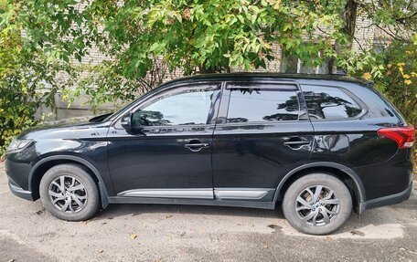 Mitsubishi Outlander III рестайлинг 3, 2019 год, 1 400 000 рублей, 8 фотография