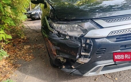 Mitsubishi Outlander III рестайлинг 3, 2019 год, 1 400 000 рублей, 9 фотография