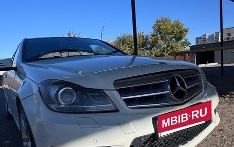 Mercedes-Benz C-Класс, 2011 год, 1 300 000 рублей, 2 фотография