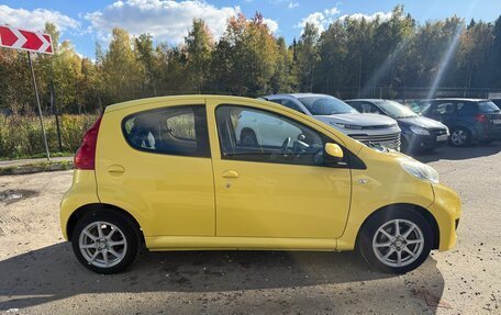 Peugeot 107 I рестайлинг, 2010 год, 380 000 рублей, 2 фотография