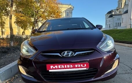 Hyundai Solaris II рестайлинг, 2013 год, 720 000 рублей, 24 фотография