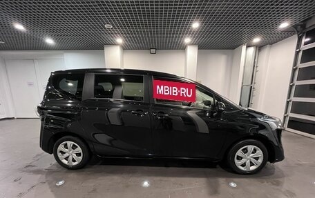 Toyota Sienta II, 2020 год, 1 859 000 рублей, 2 фотография