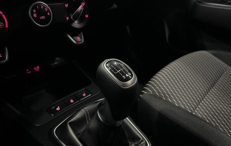 KIA Rio IV, 2018 год, 1 370 000 рублей, 31 фотография