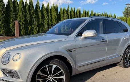 Bentley Bentayga I, 2016 год, 9 850 000 рублей, 4 фотография