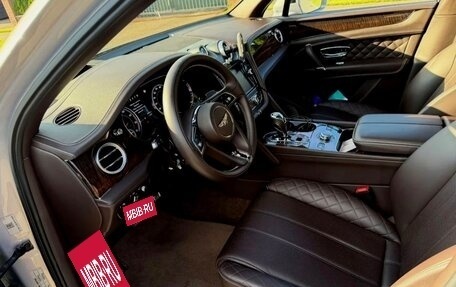 Bentley Bentayga I, 2016 год, 9 850 000 рублей, 10 фотография