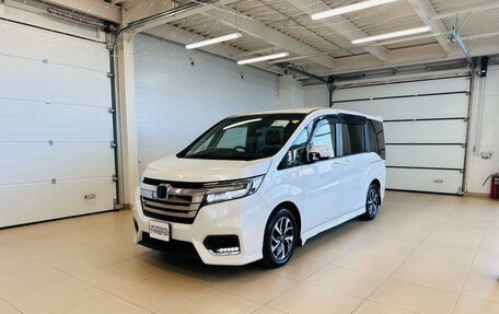 Honda Stepwgn IV, 2017 год, 1 999 000 рублей, 2 фотография