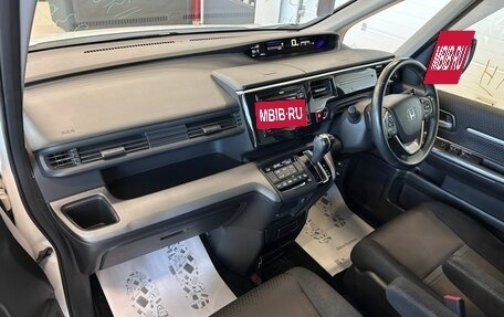 Honda Stepwgn IV, 2017 год, 1 999 000 рублей, 13 фотография