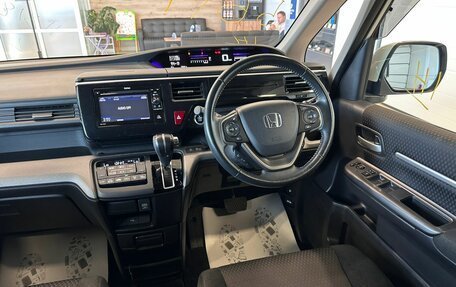Honda Stepwgn IV, 2017 год, 1 999 000 рублей, 15 фотография
