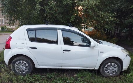 Renault Sandero I, 2014 год, 250 000 рублей, 2 фотография