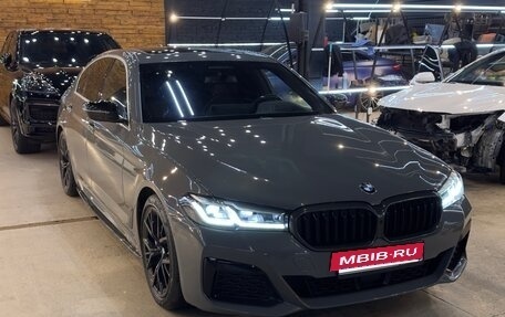 BMW 5 серия, 2022 год, 4 900 000 рублей, 2 фотография