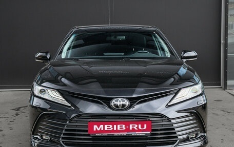 Toyota Camry, 2022 год, 3 950 000 рублей, 2 фотография