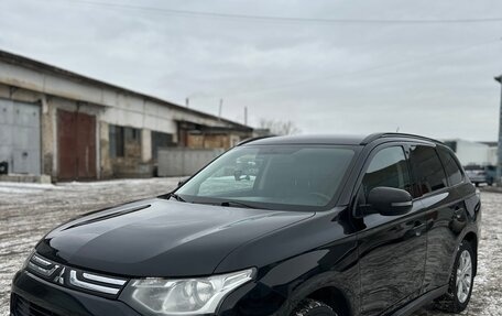 Mitsubishi Outlander III рестайлинг 3, 2013 год, 1 250 000 рублей, 1 фотография
