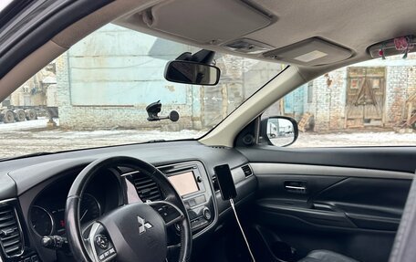 Mitsubishi Outlander III рестайлинг 3, 2013 год, 1 250 000 рублей, 10 фотография