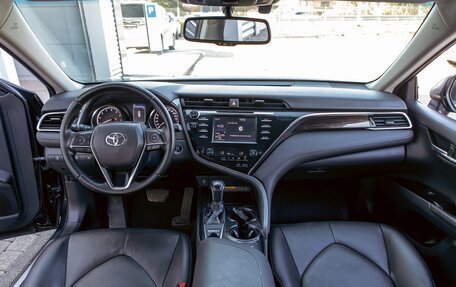Toyota Camry, 2018 год, 2 495 000 рублей, 17 фотография