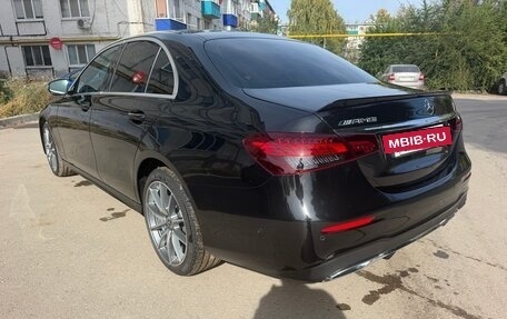 Mercedes-Benz E-Класс, 2021 год, 1 500 000 рублей, 3 фотография