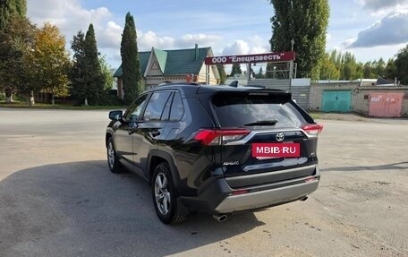 Toyota RAV4, 2020 год, 2 700 000 рублей, 5 фотография