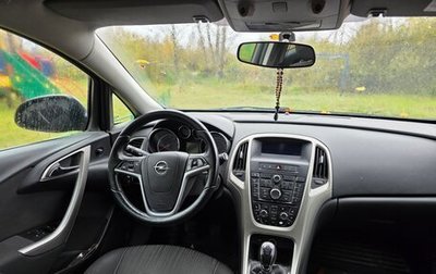 Opel Astra J, 2012 год, 660 000 рублей, 1 фотография