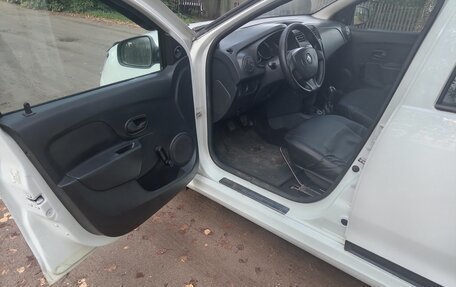 Renault Logan II, 2015 год, 520 000 рублей, 6 фотография