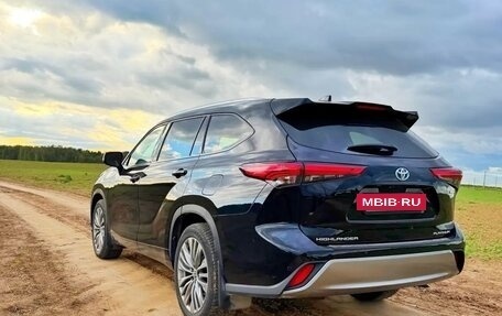Toyota Highlander, 2021 год, 4 650 000 рублей, 3 фотография