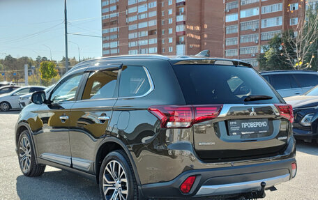 Mitsubishi Outlander III рестайлинг 3, 2018 год, 3 200 000 рублей, 11 фотография