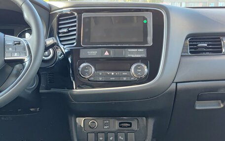 Mitsubishi Outlander III рестайлинг 3, 2018 год, 3 200 000 рублей, 19 фотография