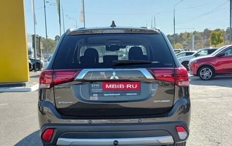 Mitsubishi Outlander III рестайлинг 3, 2018 год, 3 200 000 рублей, 10 фотография