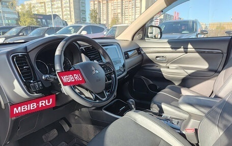 Mitsubishi Outlander III рестайлинг 3, 2018 год, 3 200 000 рублей, 20 фотография