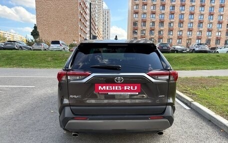 Toyota RAV4, 2021 год, 3 680 000 рублей, 5 фотография