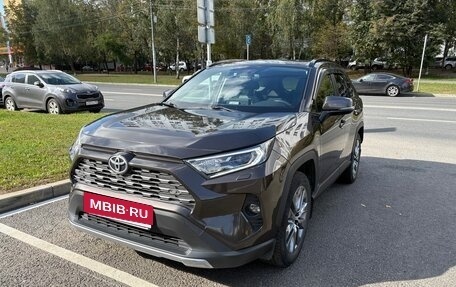 Toyota RAV4, 2021 год, 3 680 000 рублей, 2 фотография