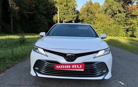 Toyota Camry, 2019 год, 3 030 000 рублей, 2 фотография