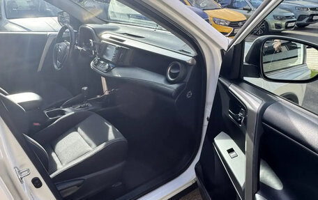 Toyota RAV4, 2018 год, 2 550 000 рублей, 11 фотография