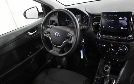 Hyundai Solaris II рестайлинг, 2021 год, 1 700 000 рублей, 15 фотография