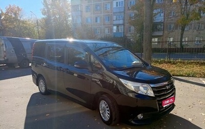 Toyota Noah III, 2014 год, 1 800 000 рублей, 1 фотография