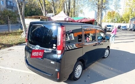 Toyota Noah III, 2014 год, 1 800 000 рублей, 5 фотография
