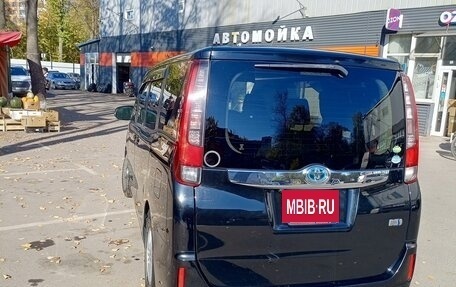 Toyota Noah III, 2014 год, 1 800 000 рублей, 4 фотография