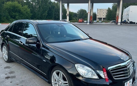 Mercedes-Benz E-Класс, 2011 год, 1 900 000 рублей, 2 фотография