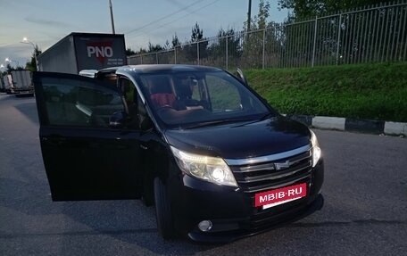 Toyota Noah III, 2014 год, 1 800 000 рублей, 17 фотография