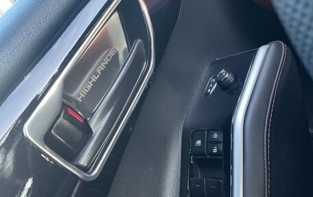 Toyota Highlander, 2022 год, 4 300 000 рублей, 19 фотография