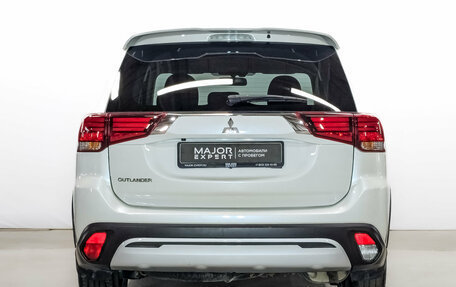 Mitsubishi Outlander III рестайлинг 3, 2021 год, 2 650 000 рублей, 6 фотография