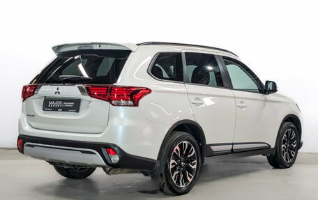 Mitsubishi Outlander III рестайлинг 3, 2021 год, 2 650 000 рублей, 5 фотография