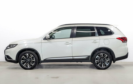 Mitsubishi Outlander III рестайлинг 3, 2021 год, 2 650 000 рублей, 8 фотография