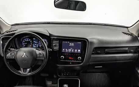 Mitsubishi Outlander III рестайлинг 3, 2021 год, 2 650 000 рублей, 14 фотография
