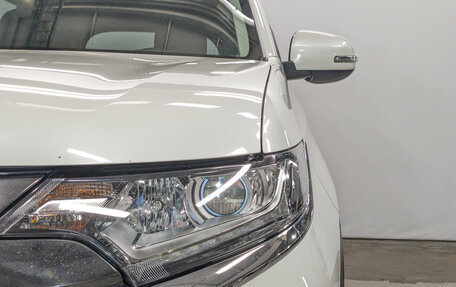 Mitsubishi Outlander III рестайлинг 3, 2021 год, 2 650 000 рублей, 12 фотография